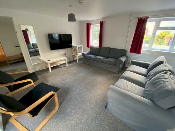 7 Bedroom House To Rent In Knight Avenue, Canterbury, CT2