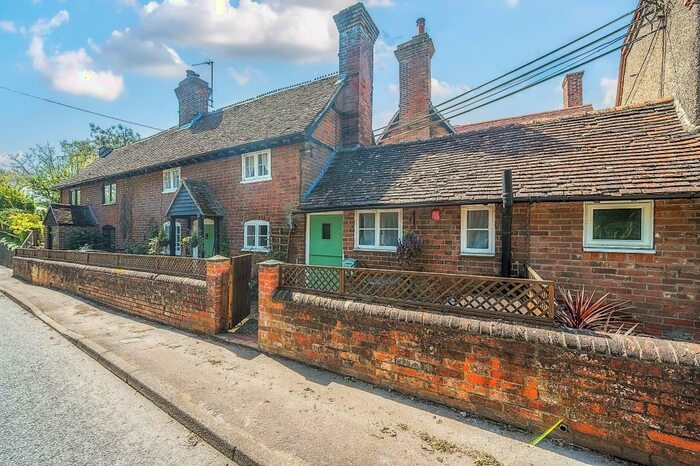 2 Bedroom Cottage For Sale In Newbury, Berkshire, RG20