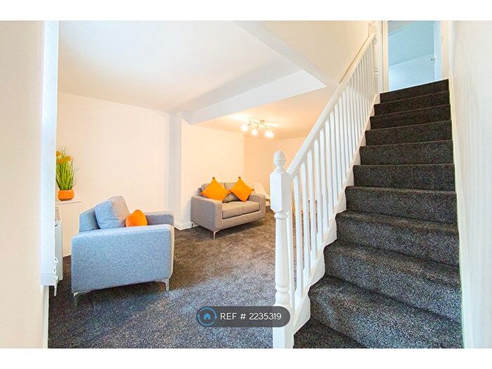 1 Bedroom Flat To Rent In Stamford Arcade, Ashton-Under-Lyne, OL6