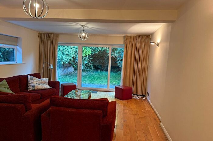 4 Bedroom Town House To Rent In Chatsworth Road, London, W4