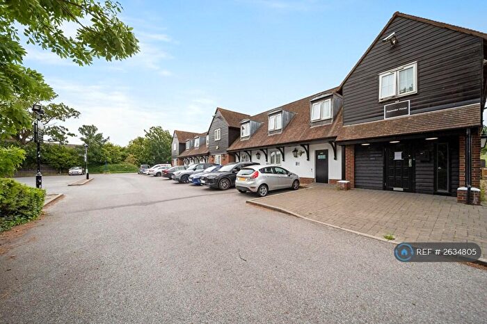 Studio To Rent In Hever Court Road, Singlewell, DA12