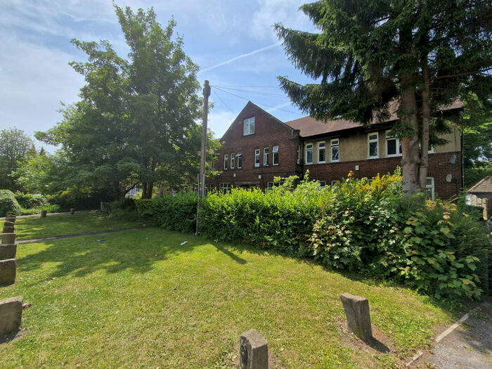 2 Bedroom Apartment To Rent In Sefton Court, Leeds, West Yorkshire, LS6