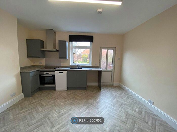 2 Bedroom End Terrace House To Rent In Sydney Street, Chesterfield, S40