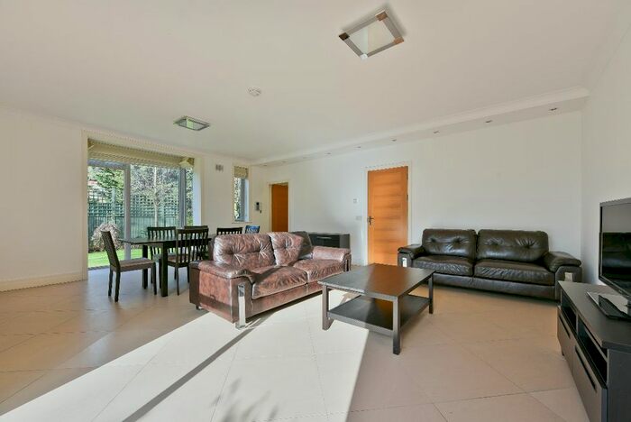 3 Bedroom Terraced House To Rent In Amherst Road, Ealing, London, W13