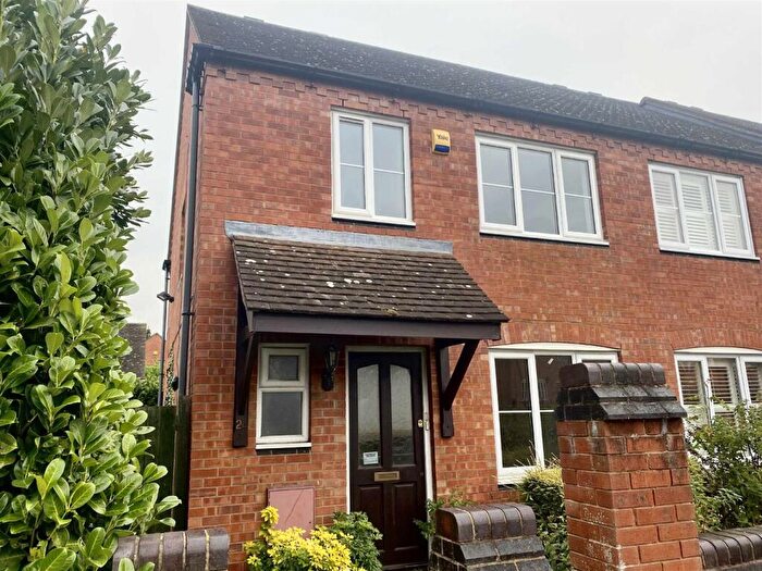 3 Bedroom Town House To Rent In Hinckley Road, Burbage, LE10