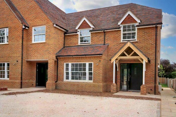 3 Bedroom House To Rent In The Street, Effingham, KT24