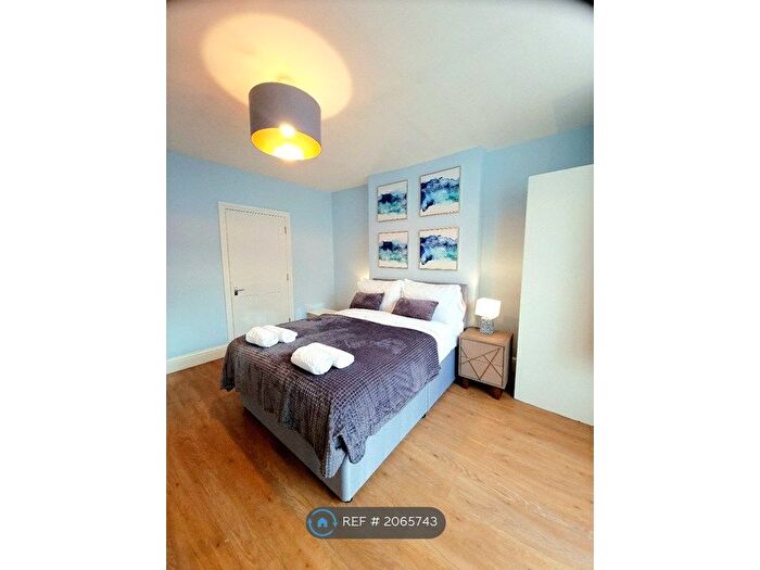 2 Bedroom Flat To Rent In Short Let, London, E3