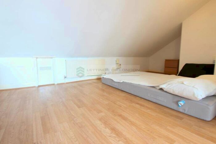 Studio To Rent In Radcliffe Road, London N21