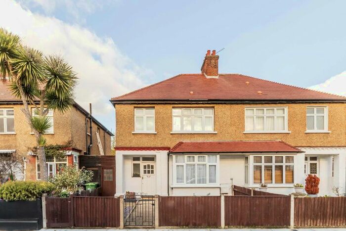 3 Bedroom Flat To Rent In Aycliffe Road, London, W12