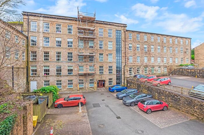 2 Bedroom Flat For Sale In Mulberry Lane, Steeton, Keighley, West Yorkshire, Uk, BD20