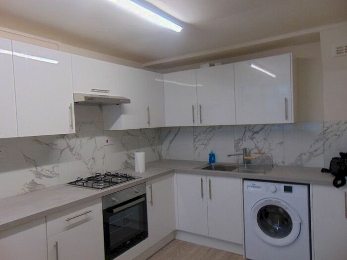 3 Bedroom Maisonette To Rent In Ladlands, Overhill Road, East Dulwich, London SE22