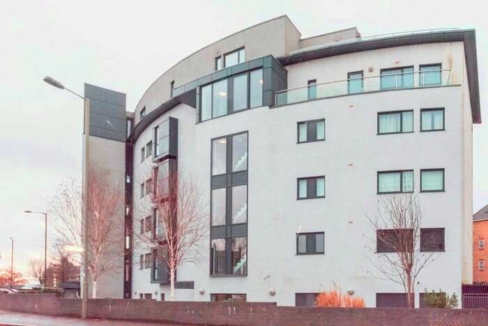 3 Bedroom Flat To Rent In Arc Court, Friern Barnet Road, London, N11