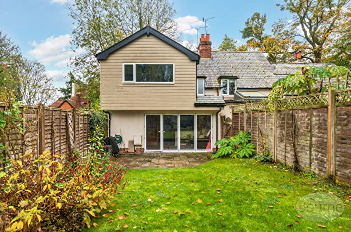 3 Bedroom Semi Detached House For Sale In London Road, Holybourne, Alton, Hampshire, GU34