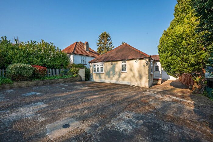 3 Bedroom Detached Bungalow For Sale In Old Farleigh Road, Selsdon, South Croydon, CR2