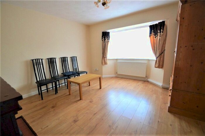 3 Bedroom Semi-Detached House To Rent In Sparrow Farm Drive, Feltham, TW14