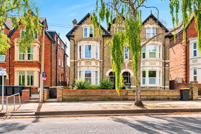 3 Bedroom Flat To Rent In Clapham Road, Bedford, Bedfordshire, MK41