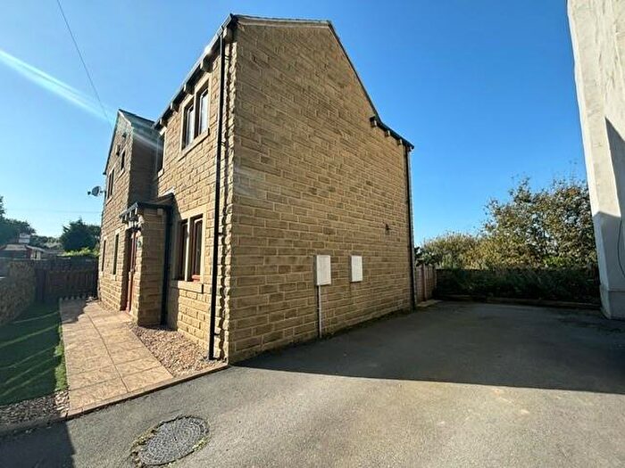 3 Bedroom Detached House To Rent In Dewsbury Road, Brighouse, HD6