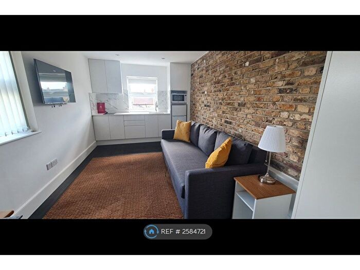 Studio To Rent In Tooting Bec, London, SW17