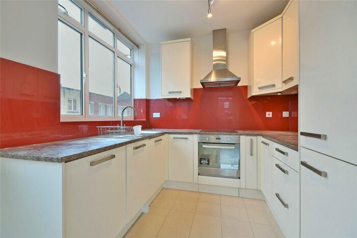 2 Bedroom Flat To Rent In High Road, North Finchley, N12