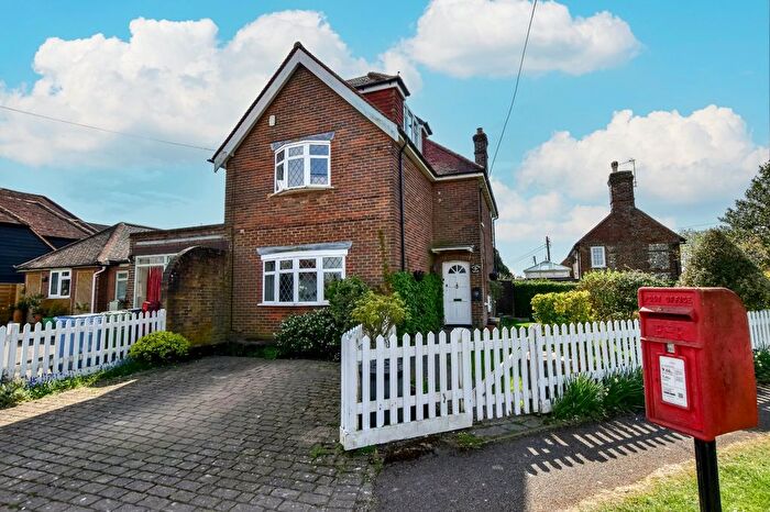 4 Bedroom Link Detached House For Sale In Coleshill Lane, Winchmore Hill, Amersham, Buckinghamshire, HP7