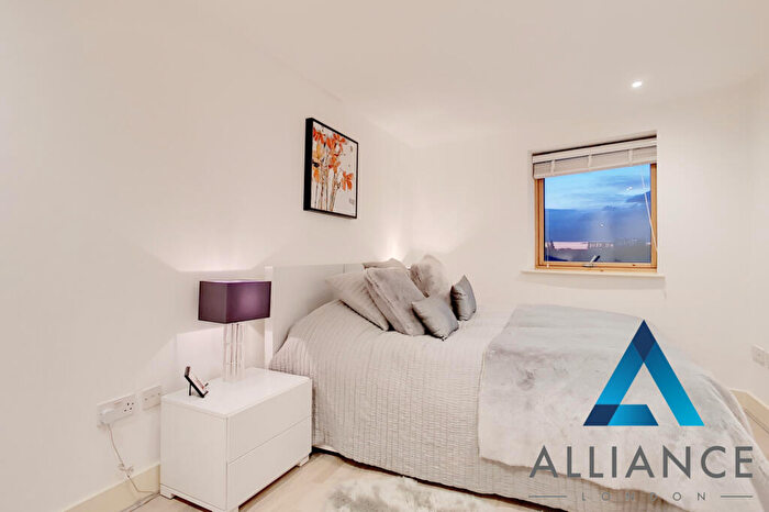 2 Bedroom Flat To Rent In Crew Street, London, E14