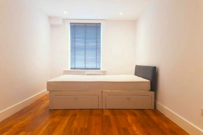 Studio To Rent In Kingsland Road, London, E2