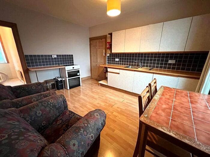 3 Bedroom Flat To Rent In Queen Street, Aberystwyth, SY23