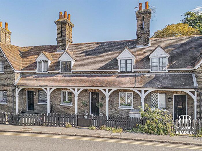 2 Bedroom Terraced House To Rent In Hainault Road, Chigwell, IG7