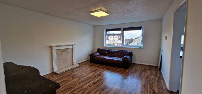 4 Bedroom Semi-Detached House To Rent In Tryfan Close, Ilford, IG4