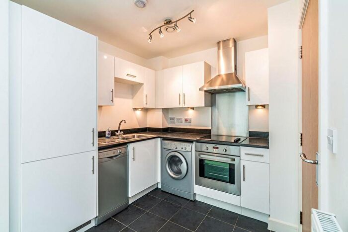 2 Bedroom Apartment To Rent In Sapphire Court, Ocean Village, SO14