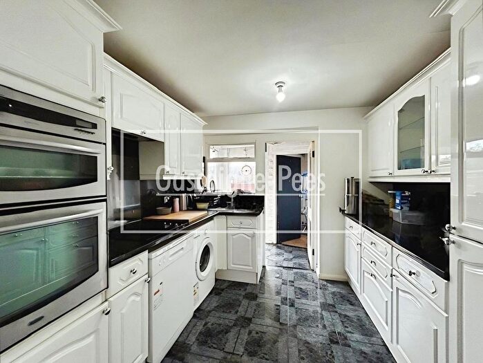 3 Bedroom Terraced House To Rent In Stag Hill, Basingstoke, RG22