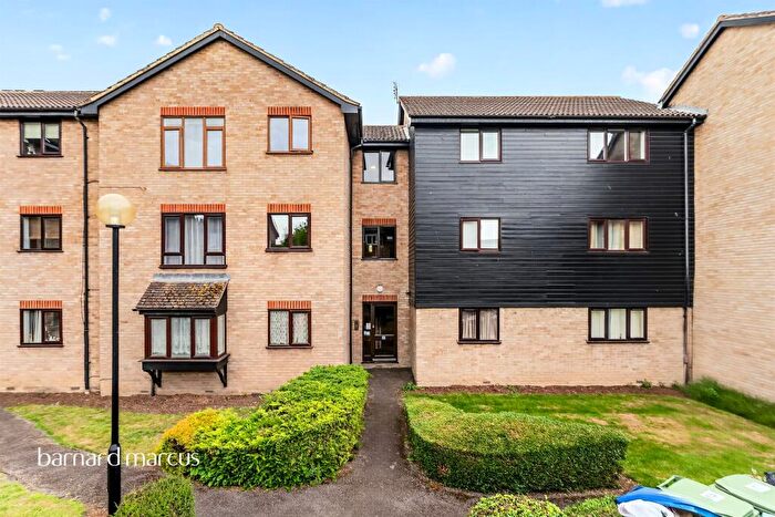 2 Bedroom Flat For Sale In Firs Close, Mitcham, CR4
