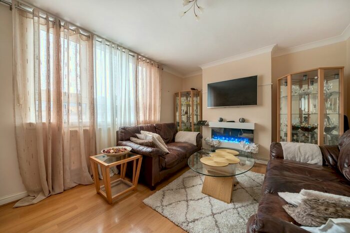 2 Bedroom Flat To Rent In Ann Street, London, SE18