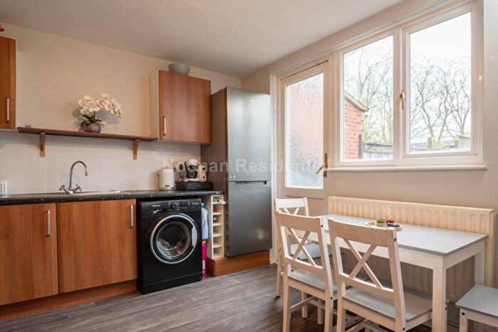 3 Bedroom Terraced House For Sale In Wesley Road, Sandy, SG19