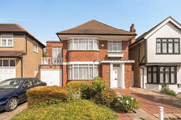 5 Bedroom Detached House For Sale In Edgwarebury Lane, Edgware, HA8