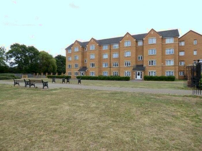 2 Bedroom Apartment To Rent In Henley Road, Bedford, MK40