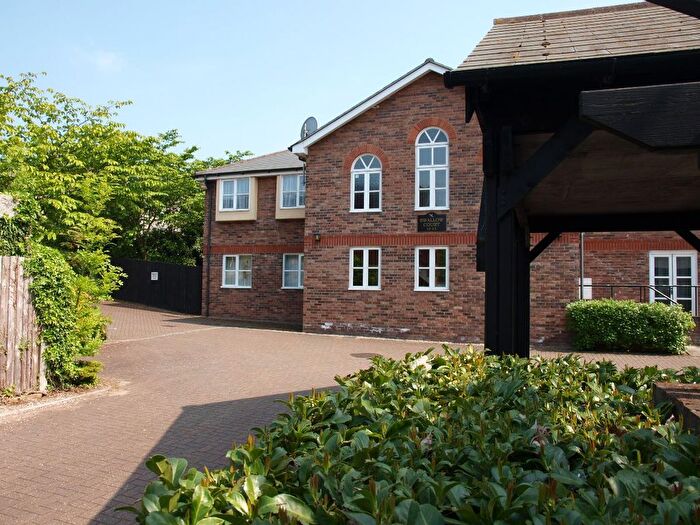 2 Bedroom Flat To Rent In Flat, Swallow Court, Gresham Close, Brentwood, CM14