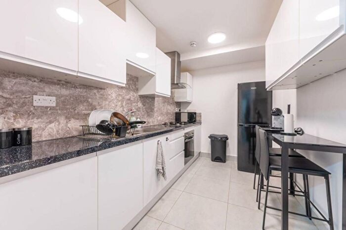 Studio To Rent In Walton Close, Gladstone Park, London, NW2