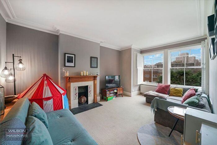 2 Bedroom Flat For Sale In Roxborough Park, Harrow On The Hill, HA1