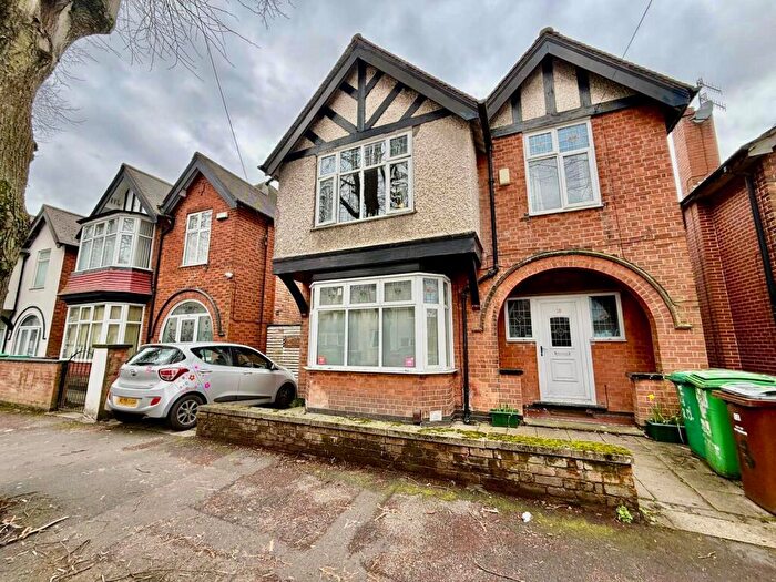 5 Bedroom House To Rent In Rolleston Drive, NG7