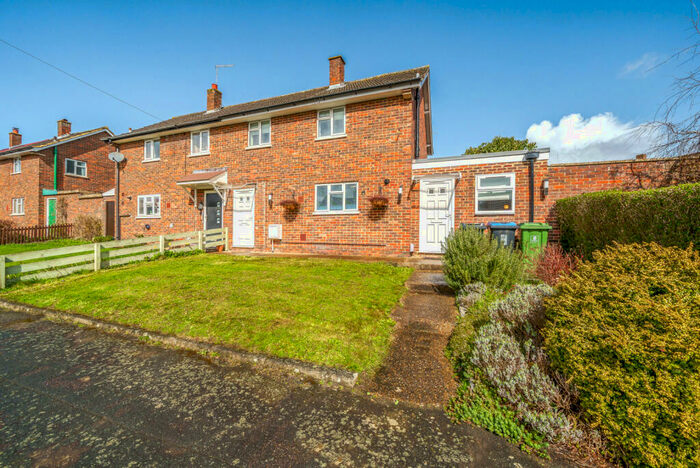 2 Bedroom Semi-Detached House To Rent In Hawthorn Road, Woking, GU22