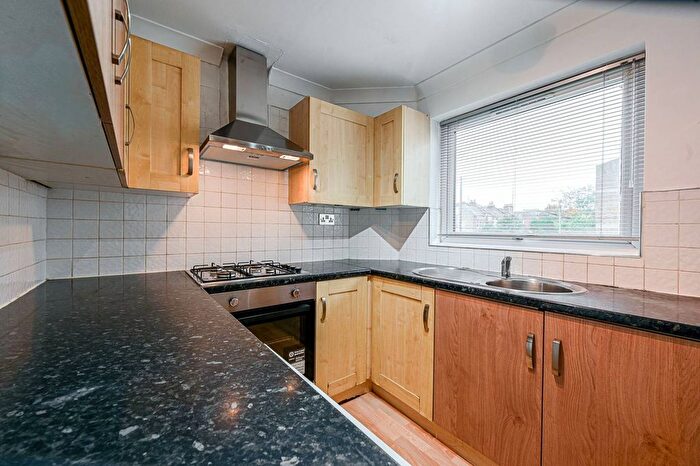 2 Bedroom Flat To Rent In Abbey Gardens, Hammersmith, London, W6
