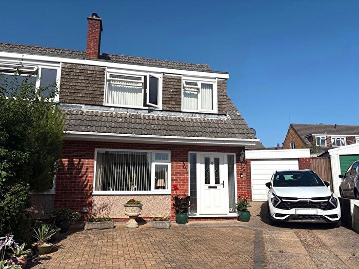 3 Bedroom Semi Detached House For Sale In Hawthorn Close, Honiton, EX14