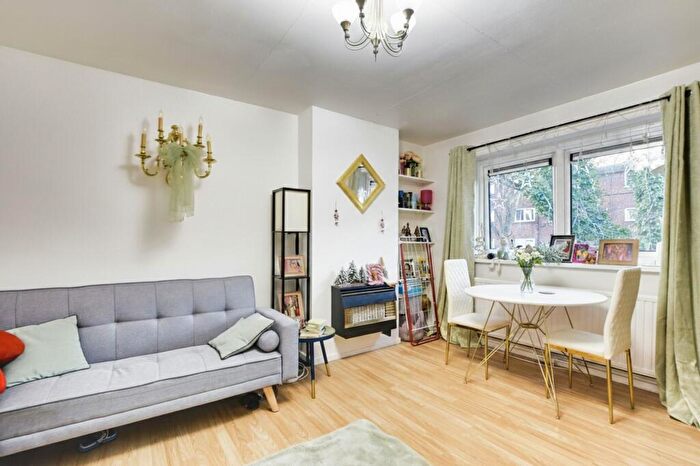 1 Bedroom Flat For Sale In Andrewes Close, Off Narborough Road, Leicester, LE3