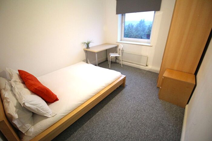 2 Bedroom Flat To Rent In Flat, Clarendon Road, Leeds, LS2