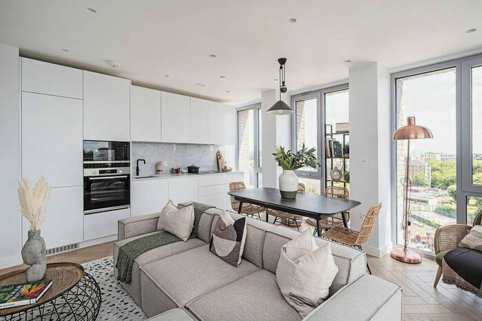 2 Bedroom Flat To Rent In Mapple Path, Hackney Downs, London, E5