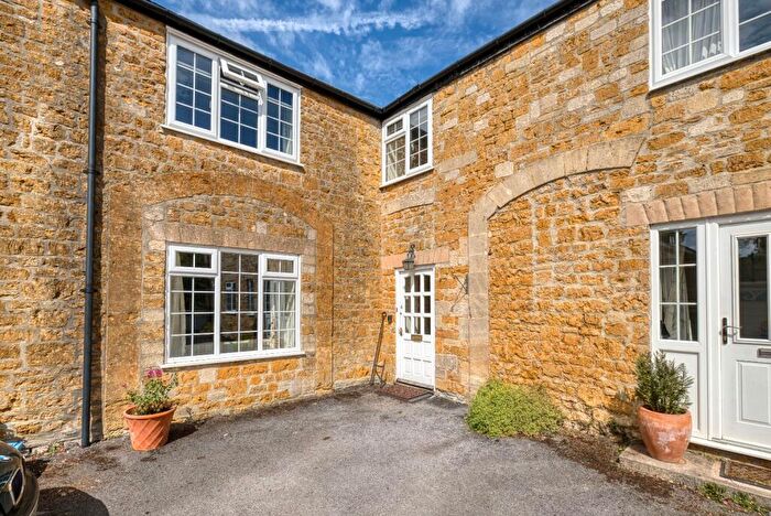 3 Bedroom Town House For Sale In Lodge Court, South Street, BA7