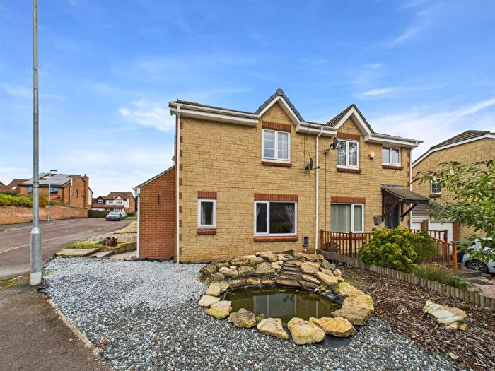 3 Bedroom Semi-Detached House For Sale In Hawksworth Drive, Hanham, Bristol, BS15