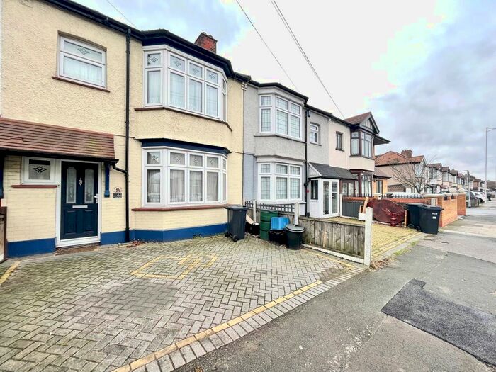 3 Bedroom Terraced House To Rent In Benton Road, Ilford IG1
