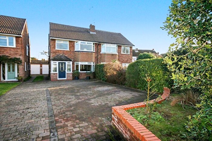 3 Bedroom Semi Detached House For Sale In Criss Grove, Chalfont St Peter, Buckinghanmshire, SL9